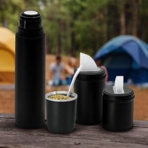 Termo, mate viajero y latas